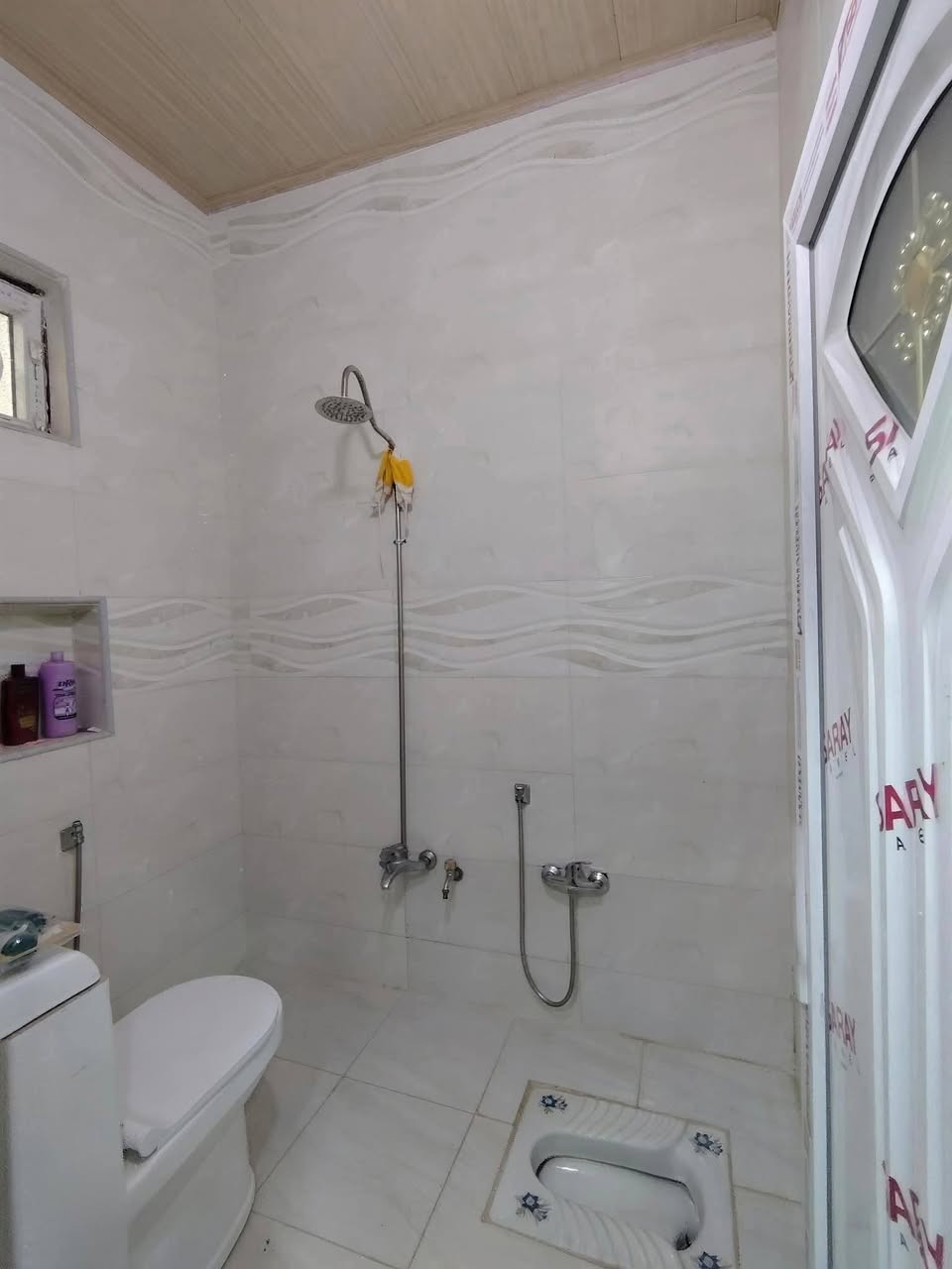 ***********يعلن مكتب النور العقار
بيت للبيع 200 متر على شارع 15متر اناره اليليه خدمات كله متوفره مشمول بتطويب

 مرقم من قبل البلديه وسند 25 بناء طابوك جمهوري صب كونكريت سيراميك بورسلين ثقيل الاستفسار خاص او اتصال على رقم تالي ***********أو تساب احجز بيتك يم مكتب النور عنوان المكتب مقابل  قرية الغدير شارع المطار عمود262
تفاصيل السعر خاص موجود الانسب والاحسن 👉👍
