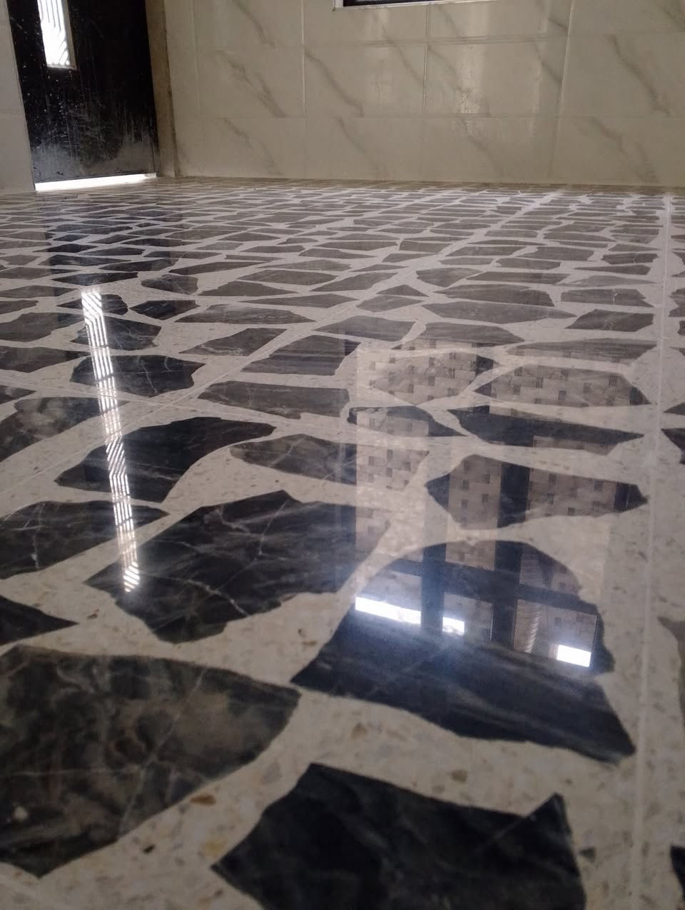 جلي و تلميع كافة أنواع الأرضيات كاشي مرمر مكان العمل موصل و أطرافه ( *********** ) ( *********** )
