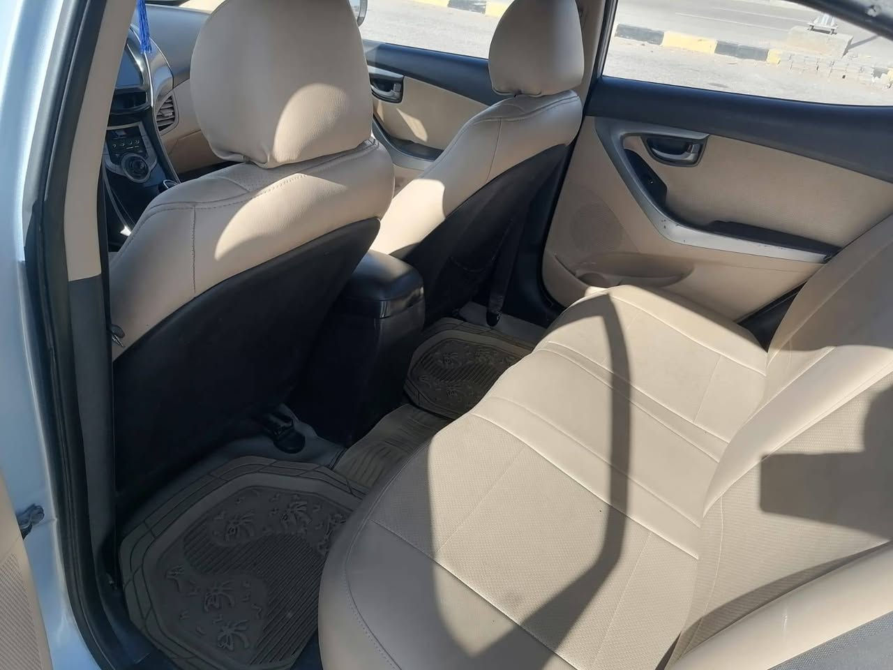 السلام عليكم النترا 2013 فول مكفوله مكينه ١٨٠٠ السياره بدون أرقام راعيها ميت تسجل قاصرين قرصها موجود بل الحاسبه أوراقها كامله اي استفسار الاتصال ع الرقم ***********
