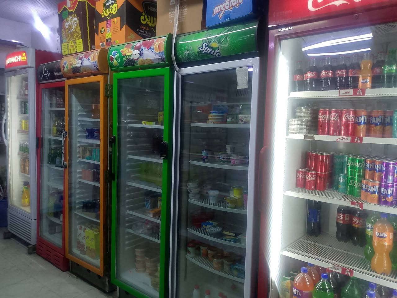 سلام عليكم اسواق للبيع بيها ٤ عوارض ومجمدات 2 الي  و2 عوارض مال شركه وجمده 1 مال شركه بيها سفينات2 وفاترينات مال عطور عدد2 وعارضه كرزات سلات جباسه حجم مترين عدد2 وصغار عدد 3  اسواق عوزها مسواك دخلها يومياً من 250 ال350 علمن بيع عدم تفرغ بسبب دوام بيها سستم كامرات اليجار 150 
عنوان بغداد بستان الكماليه للاستفسار الاتصال على الرقم ***********
