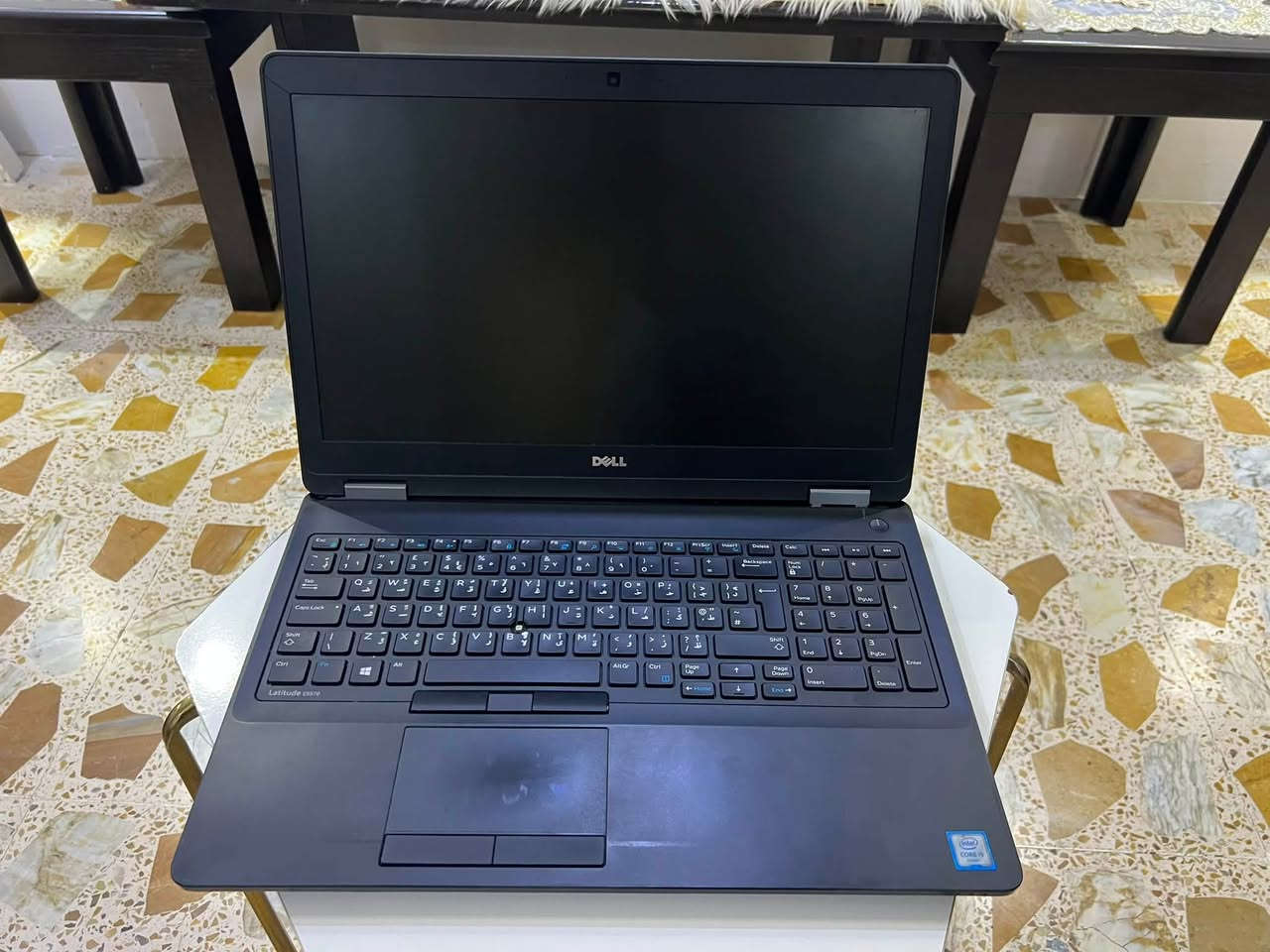 لاب توب dell latitude e5570
الذاكرة 256 ssd 
الرام 8 ddr4
المعالج Intel core i5 gen 6 
كرت الشاشة داخلي Intel UHD 520 
العب بلاك اوبس 2 يوصل ٦٠ فريم بالراحة 
الحجم 15.6 
كيبورد عربي انكليزي بي RGB لون أبيض 
يجي وياه كيبورد ميكانيكي بلو سويتش و ماوس ماركة جيدة 
السعر والتواصل على الواتس اب 
***********
