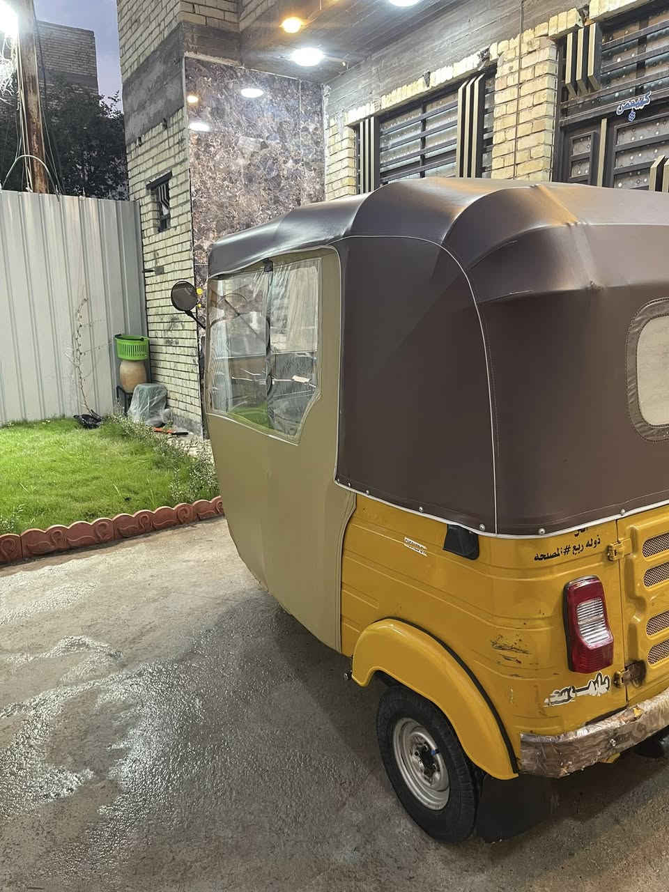 السلام عليكم  تك تك للبيع موديل 20 شهر 11 تك تك نضيفه خير من الله بيه طخات  مرقمه بغداد تحويل ثاني يوم السعر 6،650 وبيه مجال المكان الشعب الجمعيات للاتصال ***********
