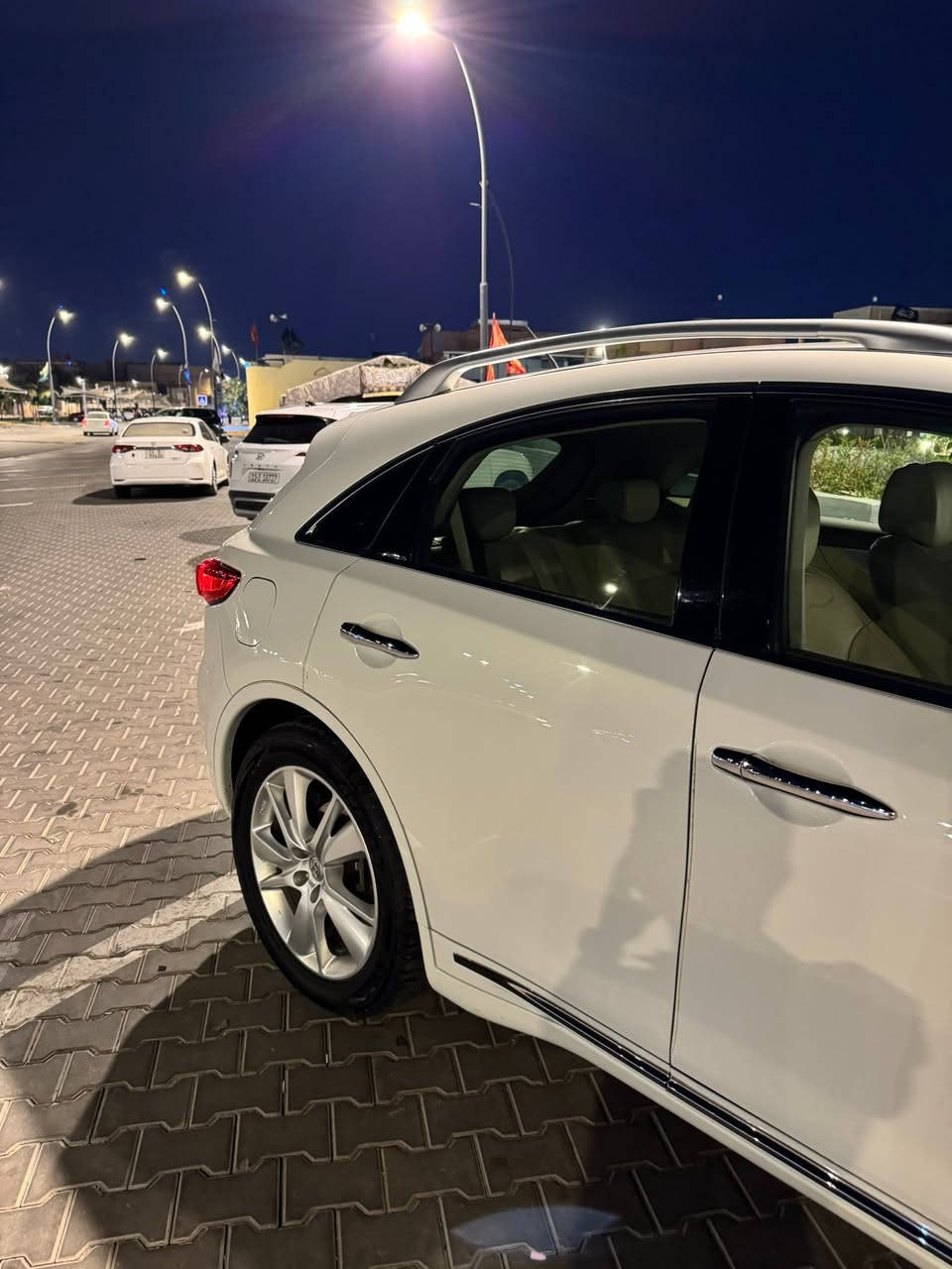 بيع ومراوس انفنتي 2016 فول موصفات للاخير QX70 رقم بغداد سياره حلوه جديده وارد امريكي حادثها سطحي كلش مابيها تبديل ولا ايرباك طاك حادث بسيط كلش ماشيه قليل 44ميل سعرها مناسب عنوان البصرة الرقم ***********
