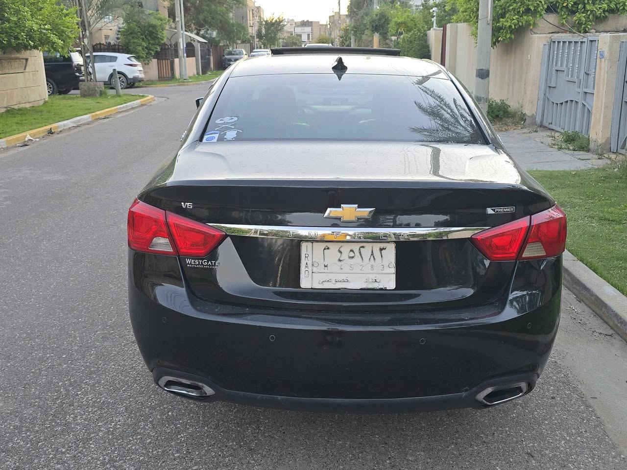 شوفرليت أمبالا 2020 بريمير 

المحرك : v6   الحجم : 3600 
كير ومكينه جدد
مواصفات البريمير معروفة فول 
المواصفات:
 • بانوراما 
* شاشة كبيرة 
* كامره 
* قاصة سرية 
* حساسات خلفية 
* رادار خلفي 
* رادار جانبي 
* هاندبريك بصمة 
* كير أوتو + عادي 
* ويل 18 
* اشارات مرايا 
* كشنات جلد 
* تدفئة كشنات مقاعد 
* شاشة كشف عطلات
* قطعتين تبريد 
* بصمة تشغيل وابواب وصندوق
* كشنات كهربائي 
* ليدات انارة دشبول + ابواب اصلي بريمير 
* تحكمات ستيرن 
* كروز سرعة 
* مانع انزلاق 
** نظام الصوت سماعات Bose 
* مخرج كهرباء خلفي 120v

الضرر جاملغ وبيند وصور الحادث واتساب 

السعر 140   قابل للتفاوض 

مكان السيارة بغداد حي الاطباء بلجهاد قرب خدمي شارع المطار للتواصل 
***********0
