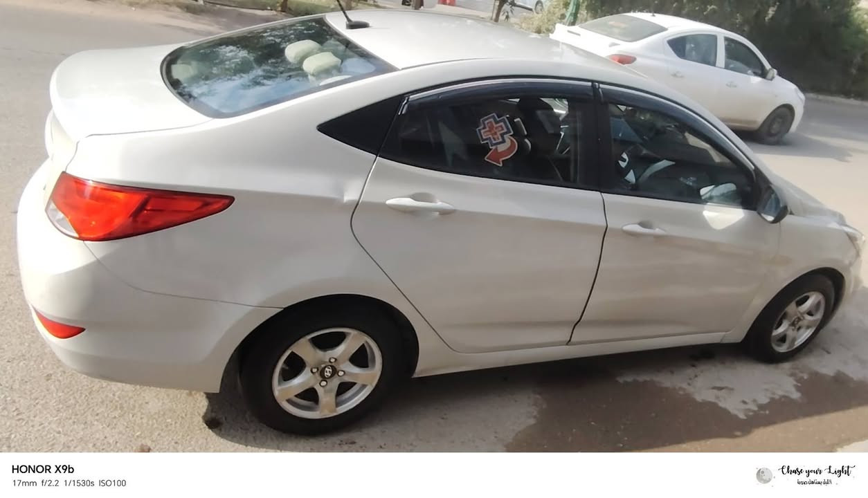 السلام عليكم ورحمة الله 
اكسنت 2016 وارد أمريكا 
محرك 1600 GDI
تبريد ثلج و تدفئة 
كير ومحرك بلاد بدون ادفانز 
صدر جديد 
زوج تايرات
سستم زينون مازدات فول
دوشمة جديده 
كهربائيات كاملة 
بيها اكثر من قطعه مصبوغة 
شاشة اندرويد كبيرة & تحكم ستيرن & كامرة & abs 
88 ورقة
رقم سليمانية 
بغداد/العامرية 
***********
*********** بغداد, العراق
