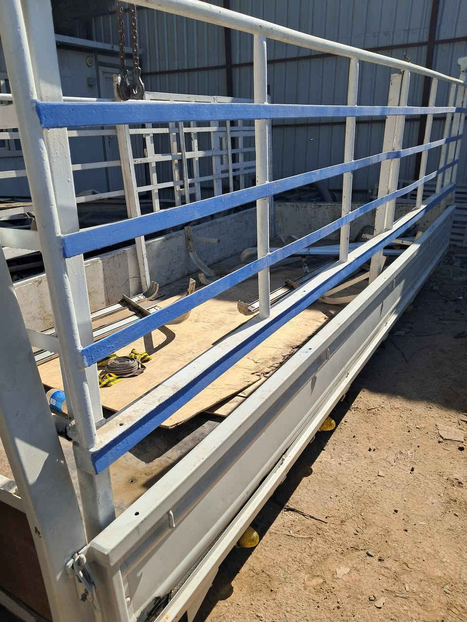 السلام عليكم للبيع بدي طول 4 متر او 30 والعرض 180 العنوان بغداد اتصال على الرقم ***********
