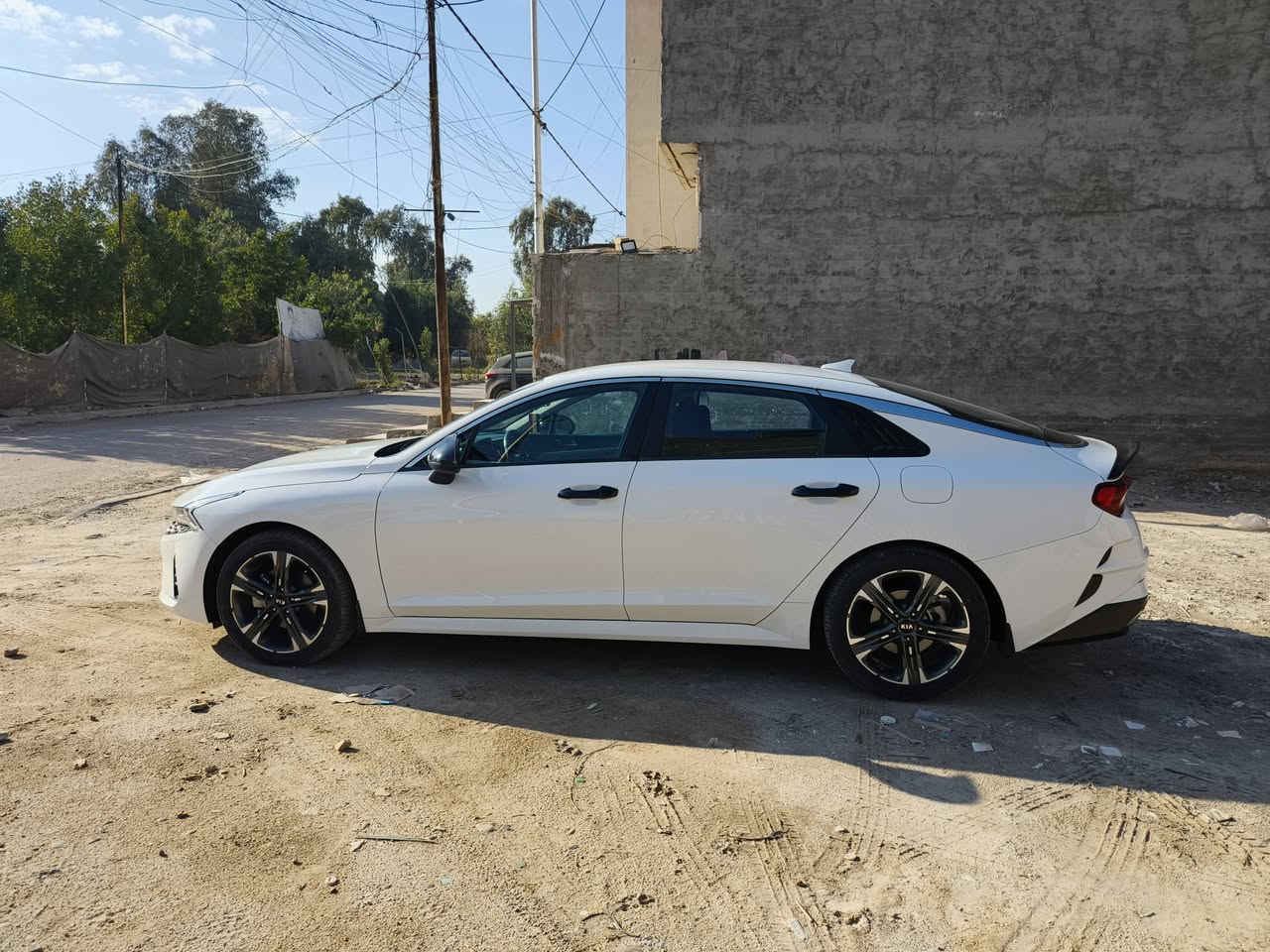 السلام عليكم 
كيا كي فايف خليجي الدولية العراقية موديل 21
المواصفات:
محرك 2000 دوش 
شفتات ستيرن
تبريد لمس
حساسات 360 درجة
كامرة خلفية 
دخول ذكي
صندوك ذكي
تشغيل عن بعد
نظام ترحيب
ويل كب 18 انج
تبريد خلفي 
شاشة أندرويد أوتو وابل كار بلي
الإنارة الخلفية متصلة 
ليد لونين
 بيها تلحيظات بسيطة موجودة بالسونار 
رايدها ب197 وبيها مجال
السيارة باقي شهرين يخلص ضمانها
السيارة رقمها بغداد وبيها هزة جديدة 
مكاني بغداد الشعب حي البساتين
رقمي: ***********
