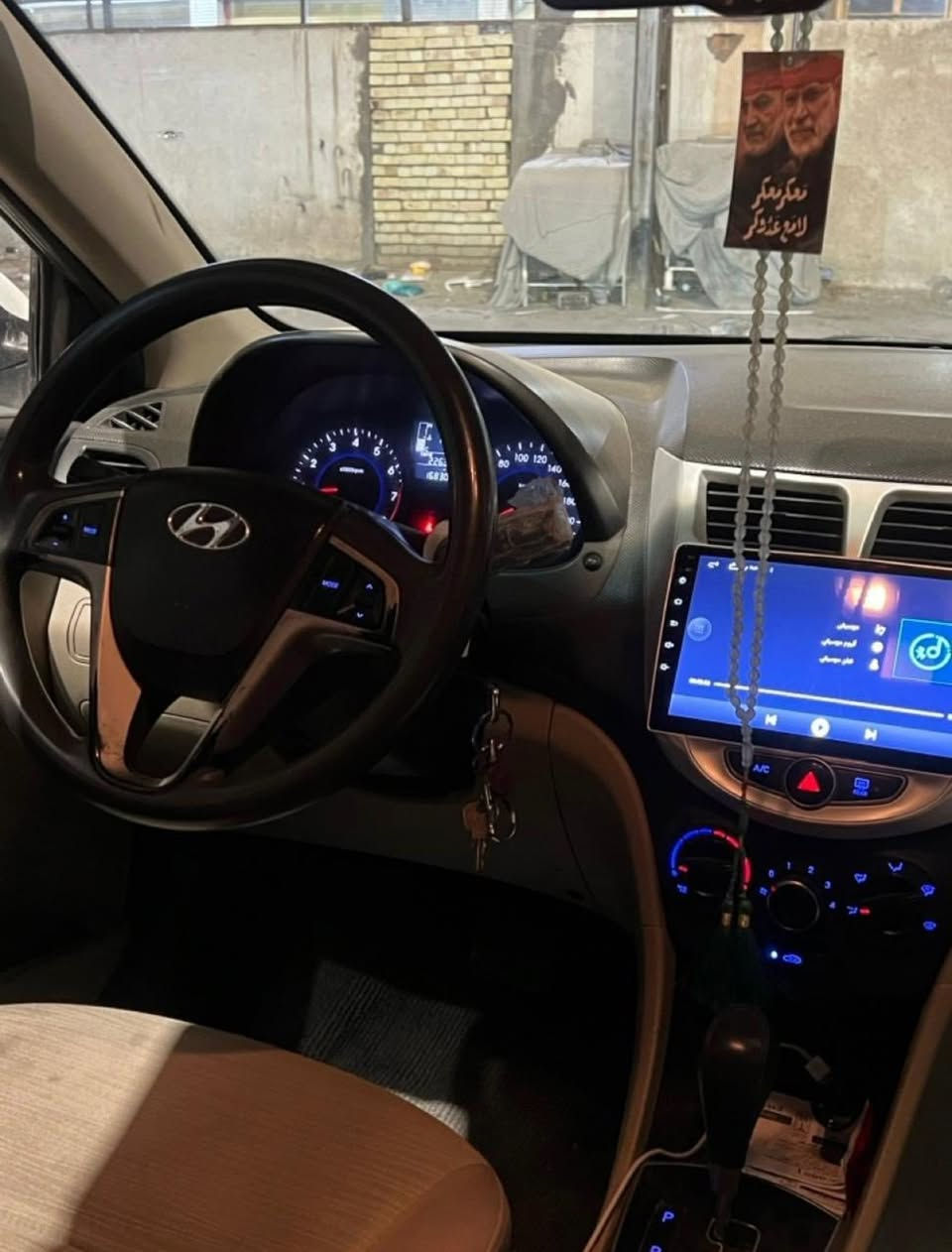 السلام عليكم 
اكسنت موديل 2016 
خليجي فول فتحه 
محرك 1600
ماشيه 167 الف 
بيها جاملغ خلفي صبغ يمين 
وشويه بالقمارة صبغ اثر طابوكه 
گير محرك مكفول 
عنواني بغداد كرادة خارج 
***********
غير متواجد على الفيس اتصال فقط
