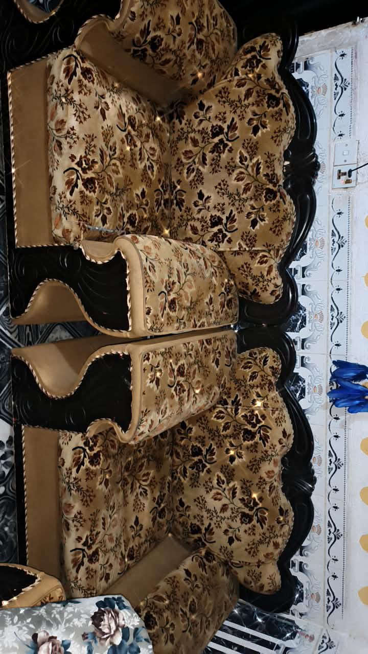 ‏تخم نظيف وجديد 10 مقاعد السعر 250 وبي مجال المكان كربلاء ***********￼
