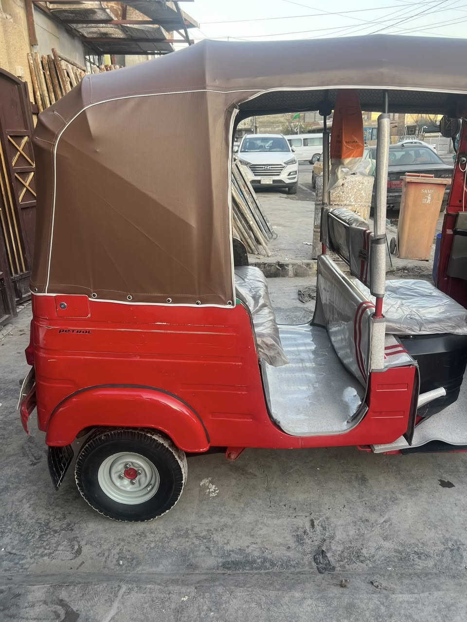 سلام عليكم  مديل ١٨. تكتك صفيه بيه ربع الدغد مضروب ول باقي كفله مكينه مال عشرين خير من الله كامله تكتك تاخذه كبل الشارع رقم الهاف ***********
