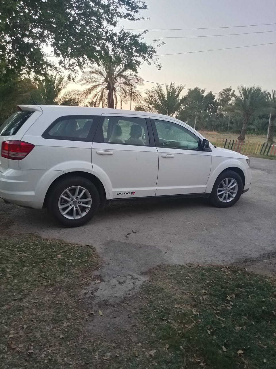 للبيع دوج جورني موديل 2014 محرك 2400 العنوان ديالى بعقوبة قرب جسر الشريف الرقم ***********
