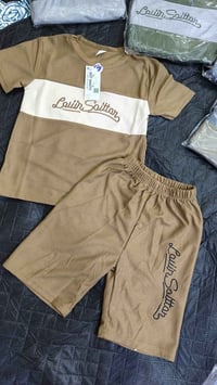 ملابس • قطعة • للبيع