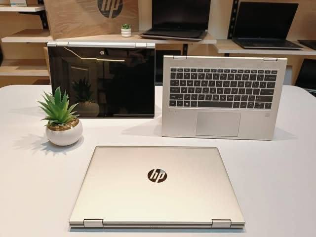 💻✨ HP ProBook x360 435 G7 – جهاز 2 في 1 احترافي للشغل والإبداع 🔥
لابتوب عملي جدًا 💼 يتحول لتابلت بلمسة واحدة، مناسب للشغل والتنقل والدراسة والإبداع 👌

⚙️ المواصفات:
🚀 المعالج: AMD Ryzen 7 4750U 💪 – أداء قوي جدًا في المهام المتعددةجيل ١١
🧠 الرام: 16GB DDR4 ⚡ – تشغيل برامج كتير بدون تهنيج
💾 التخزين: 256 Giga SSD 🚀 – سرعة إقلاع وفتح ملفات في ثواني
🖥️ الشاشة: 13.3 بوصة FHD تعمل باللمس 📱 (1920×1080)
🎮 كارت الشاشة: AMD Radeon Vega Graphics 🎬

✨ المميزات:
💎 تصميم ألومنيوم أنيق ومتين
🔄 شاشة 360° تتحول لتابلت بسهولة
⌨️ كيبورد بإضاءة خلفية مريح للشغل الليلي
🔐 قارئ بصمات للأمان
📷 كاميرا HD للاجتماعات
📡 Wi-Fi 6 + Bluetooth 5.0 اتصال سريع وثابت

🎯 مناسب لـ:
💼 رجال الأعمال – أداء قوي لكل المهام
🎨 المبدعين – تصميم + كتابة + لمس سهل
🎓 الطلاب – خفيف، عملي، وبطارية تدوم

🔋 بطارية تدوم لساعات من الاستخدام 🔥

🚚 شحن لجميع المحافظات + معاينة قبل الاستلام


**إذا كنت صاحب هذا الإعلان وتريد حذفه لأي سبب، رجاءا أرسل رسالة إلى الدعم الفني**