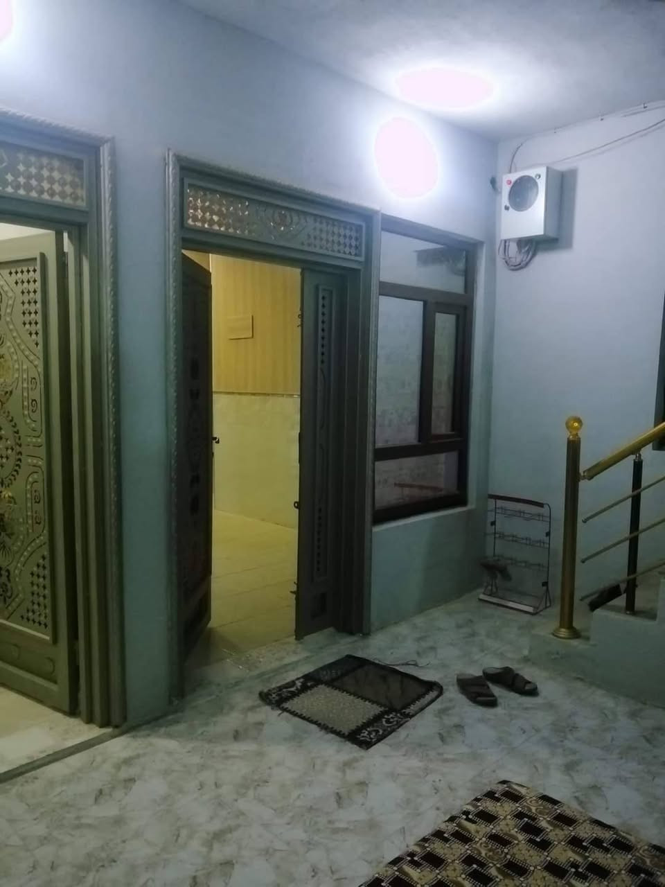 بــيع مستــعجـل وبـسعـر منـاسـب جـداً
دار  للبيــــع (طــــابو صرف) 

(الموقع حـي الـنصر قـرب مدرسة الكرام)
قريب للسايدين النصر و سايدين الجسر الرابع اليطلع للعسكري

المحتويات ⬇️
المساحه 140م طابو + 60 م فظله
واجهة 12 وربع

غرفتين النوم و هول و استقبال و مطبخ و صحيات عدد اثنين و محل + غرفه مع صحيات في طابق الثاني

 الاتصال على الرقم 

📞  ***********
