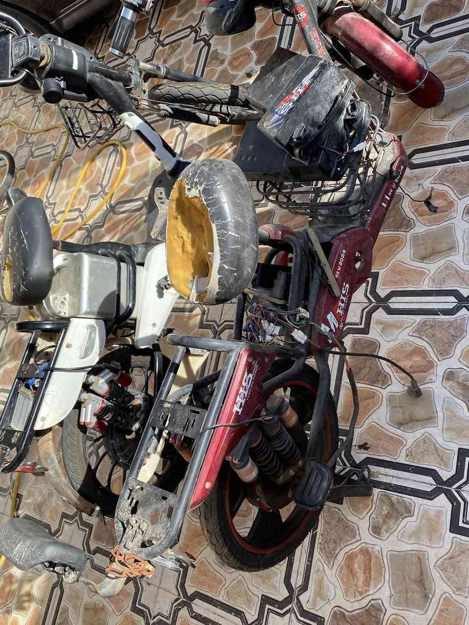 درجات شحن عدد 2 للبيع
سلام عليكم دراجتين شحن للبيع 

لحمره ناقصه بس باتريات كل غراضه موجوده 

البيضه ما ناقصه شي كامله مكمله 

ابيعهن ثنينهم سعرهم 250 الف و بيهم مجال 

العنوان | البصرة - القبلة - حي الشهداء قرب اسواق بركات ام لبنين قريب من 4 سايدات حي بغداد 

للاستفسار / ***********
