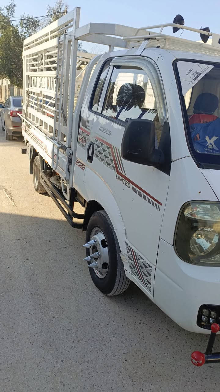 السلام عليكم للبيع كية فحل موديل 13 رقم بغداد بسمي محور تانكي 120 تاير 14 سنوية لل28 السعر 114 وبيهة مجال بصيط مكان السيارة بغداد الشرطة الخامسة ***********
