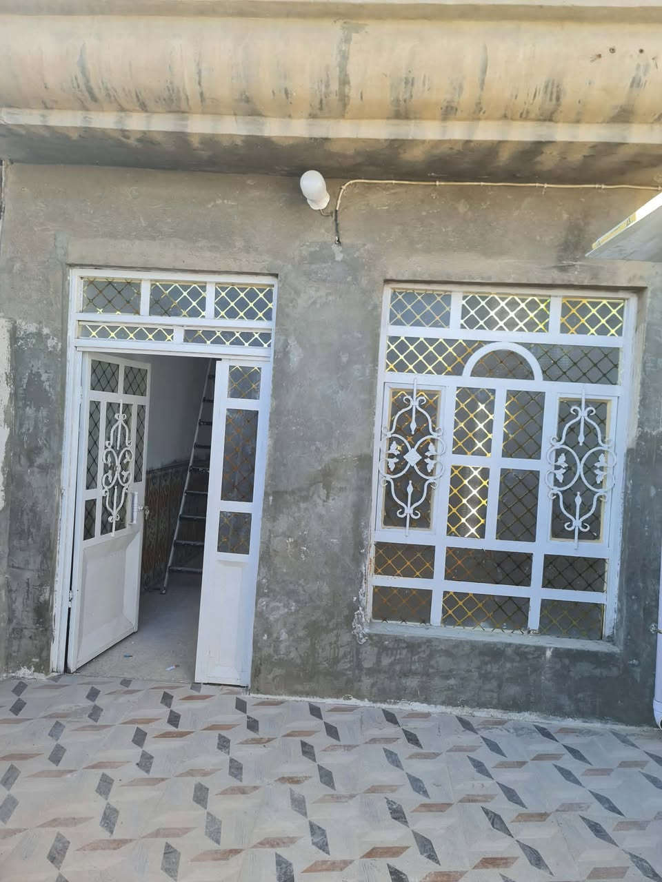 مشتمل للبيع بسعر مناسب جداً 
مقابل مول زيد شارع 80 
بناء حديث مساحة 100 متر 
للاستفسار الاتصال ع الرقم ***********
