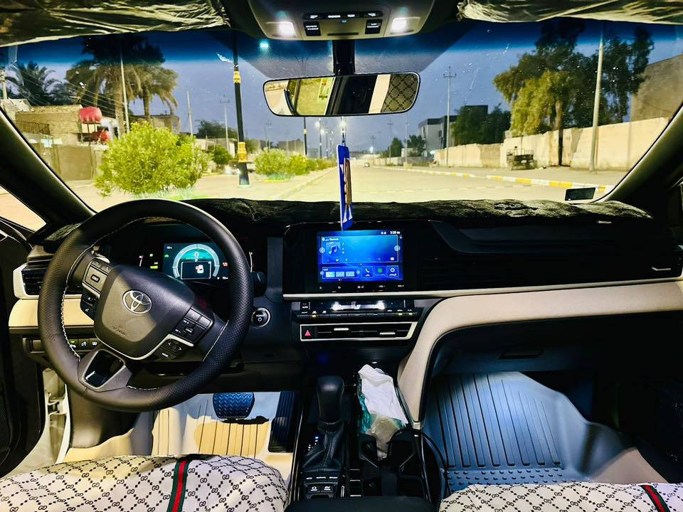 سيارة كامري هايبرد خليجي وكالة عبد اللطيف جميل 🇸🇦
موديل 2025 
ماشية 6000km
مواصفات E-plus موصفات معروفة فتحة سقف بصمة تشغيل شاشة تتدعم ال Apple CarPlay اشاير ترحيب بل مري مري طي اوتو وباقي الموصفات المعروفة 
سيارة اخت الزيو مكفولة كفاله عامة 
رقمهة بغداد انكليزي
سنوية جديدة 
السيارة بأسمي مداور ثاني يوم 
مكان السيارة السماوة قضاء الرميثة 
للتواصل ***********
