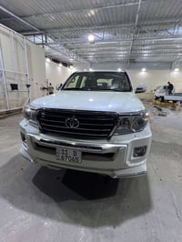 لاندكروز موديل 2013  بريم   رقم بغداد جديد بسمي      بصمة  فتحة  كراسي...