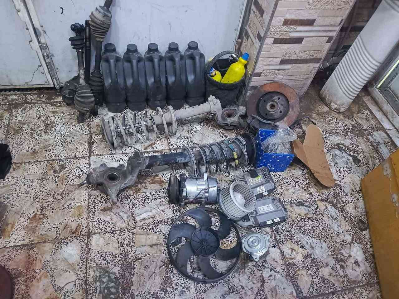 السلام عليكم اخوان عندي غراض بيجو سمند هاوزن كامل جيب وشد لا جفيه ولا عواج وشرط الفحص وجوه السوك كمبريسر داينمو كل البلصور الغراض موجودات وكلهن نضيفات وبلاديات اكرر جوه السوك وشرط الفحص ماعندي توصيل مكان بغداد الشعب الرقم بي وات ساب ***********
