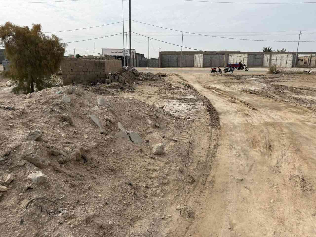 قطعة تجارية للبيع
على شارع السايدين مباشرتآ بقرب مجمع ال عزوز 
المساحة ٥٢٥ الواجه ٢٠ ونص والنزال ٢٥ ونص 
لمعرفة التفاصيل اكثر الاتصال على الرقم 
***********
