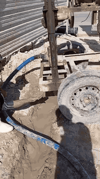 (بفظل الله وتوفيقه)
" تم إنجاز أعمال حفر البئر بنجاح وفقاً للمواصفات الفنية المعتمدة (العمق: [13] متر، القطر: [10] انج )، وتم تركيب مضخة بنجاح ولله الحمد
اخوكم علي الماجدي لحفر الآبار استفسار 
هاتف/واتس
***********
***********
