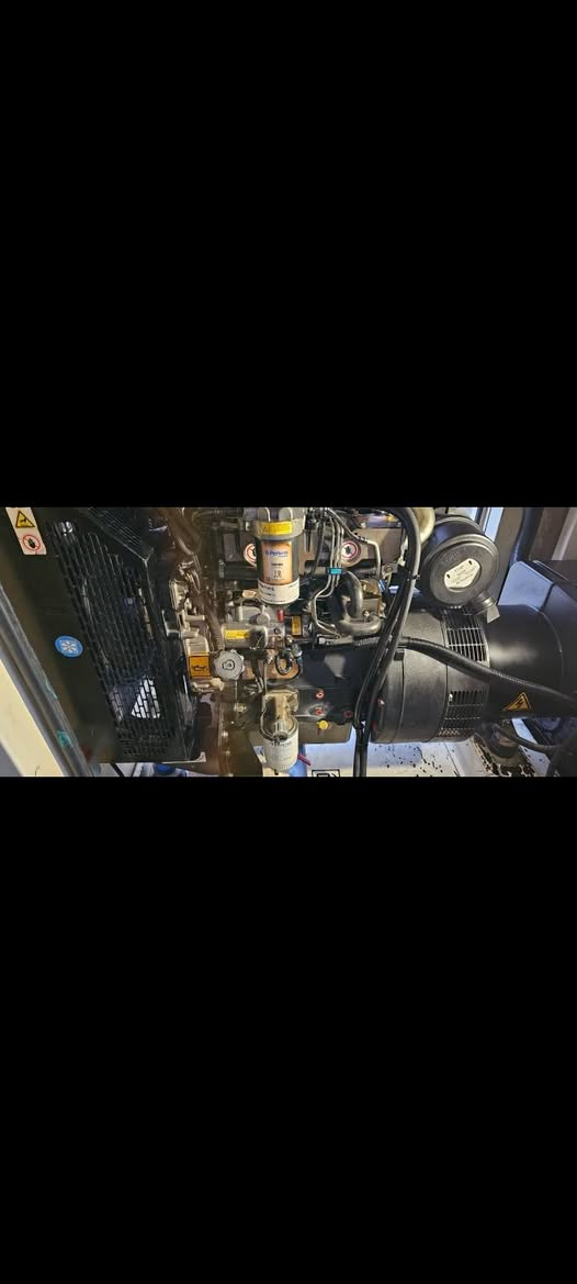 مولدة بيركنز ٦٠كيفي كاتم ٣بستم سوبر نظيفه جدا سيت بلادي للبيع بغداد ***********
