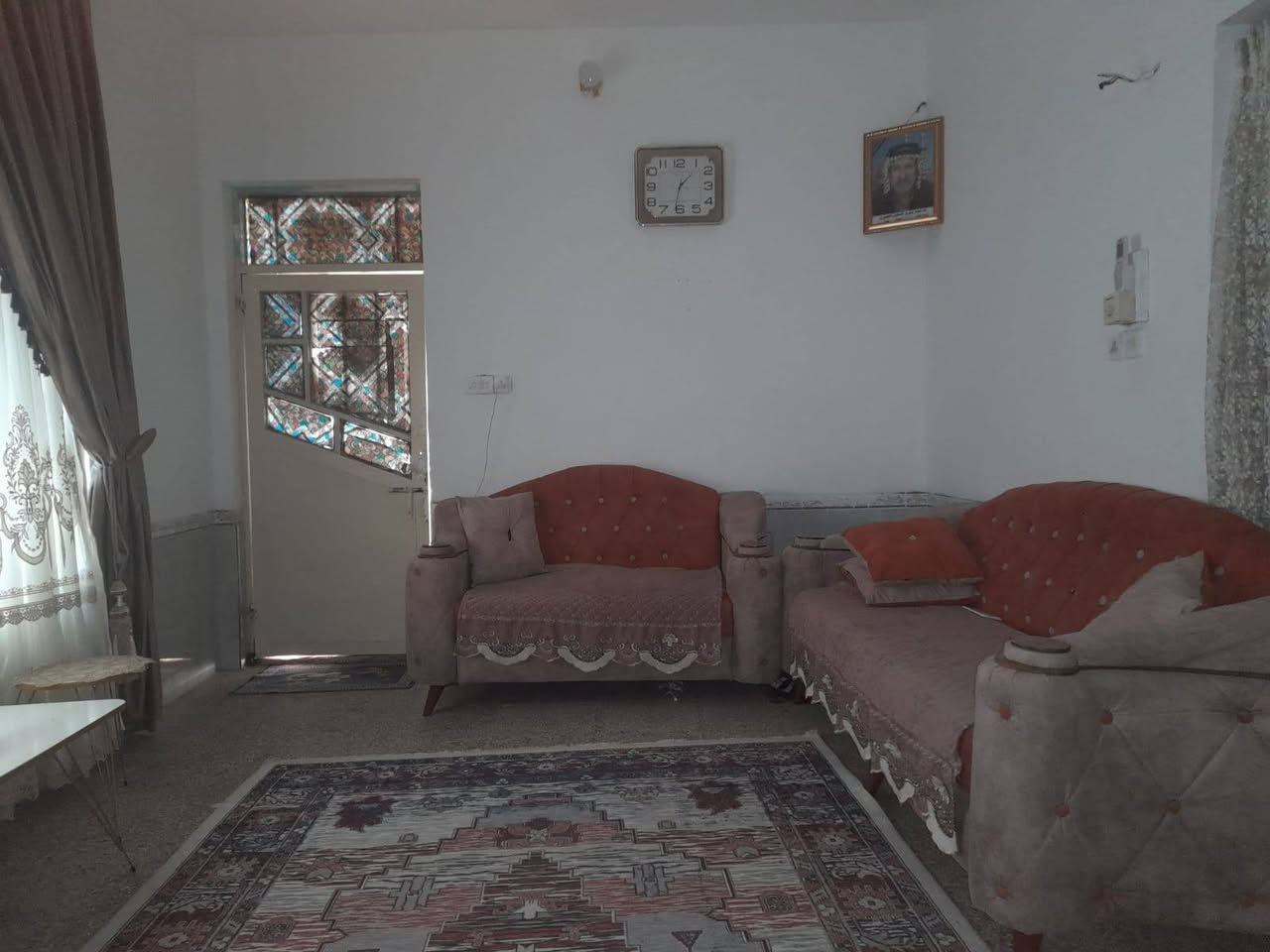 على بركة الله 
بيت طابو زاراعي مساحته ١٢٠م يحتوي على ثلاث

 غرف نوم الطابق الأول استقبال وصاله وغرفه نوم

 مع صحيات
الطابق الاول كونكريت بناء طابوق والأراضي كاشي

الطابق الثاني ثرمستون البيتونه وإحدى الغرف

 عكاده اما الغرفه الثانيه كونكريت مسلح شغل

 ممتاز
 داخليه و خارجيه العنوان كربلاء المقدسة  الحر

 حي سومر٢ له مدخلان الأول من بيت شيخ عطى

 وتدخل والثاني من النهر مقابيل

 عمود ١٠٨ مسافه ١٥٠ م عن تبليط شارع البوبيات

 المنطقه ماء ومجاري وخدمات كامله

ملاحظه المكاتبه مع صاحب الأرض الأصلي 

وما يميزنا هو ذكر السعر والمقابلة الشخصية مع صاحب العقار مباشرة 
              #السعر90مليون
 وقابل لتفاوض للاستفسار اكثر يمكنكم الاتصال أو 

 المراسله على المسنجر و الواتساب برقم 

              ***********

للإطلاع أكثر يمكنكم زيارة صفحة والإعجاب بها

