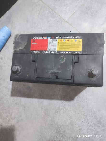 سلام عليكم عاكسة مكسيما 850 واط 3 امبير وباتري 12 فولد 90 امبير حالة الباتري جدا ممتازه استخدام قليل جداً والعاكسة كذالك بدون مشاكل بيها مودين مود 220 فولد ثابتة ومود كهرباء البيت تربطها على حاسبتك تنسه الكهرباء الباتري يمشيك 4 ساعات او اقل حسب الاستخدام 
ثنينهن ب 140
مع العلم بس الباتري سعره 105 مشتري 
مكاني بغداد توصل ماعندي 
هذه رقمي واتساب 
***********
