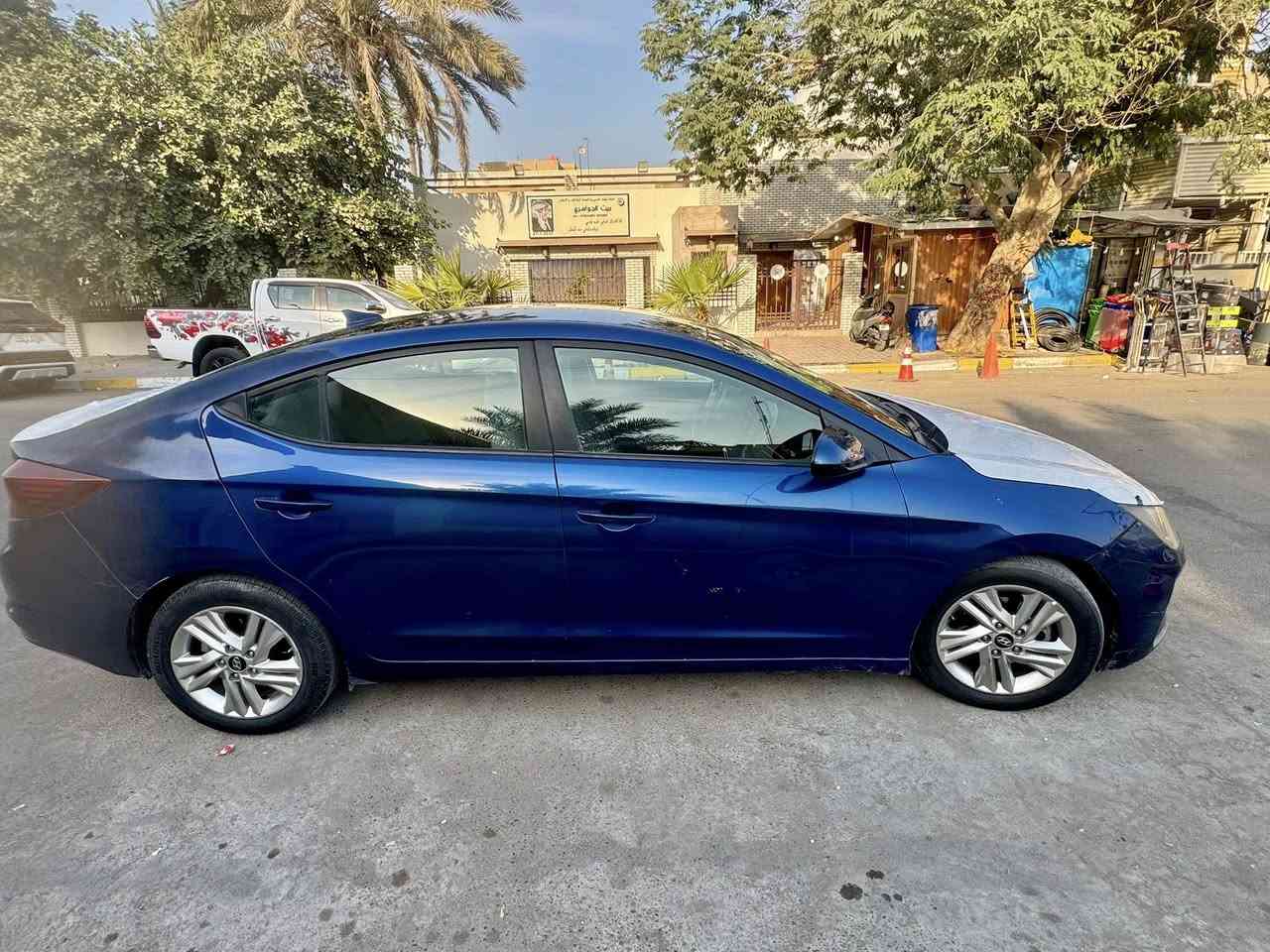 سلام عليكم النترا 2019  وارد امريكي رقم بغداد الانكليزي بأسمي حادث قبق جنطة وجاملغ خلفي وشوية بلبنيد وصور الحادث موجودة والسونار موجود بالصور وبالعراق صار عندي جاملغ امامي   
محرك 2000 Doch دوش المرغوب 
-كاميره  خلفية دوارة
رادارات 360 درجة ( امامي جانبي خلفي ) تمنع التصادم الامامي والجانبي والخلفي
-تحكمات ستيرن 4 جهات 
- 3 وضعيات قيادة ( عادي سبورت ذكي ) 
- مثبت سرعة ذكي ( التحذير عند مغادرة المسار )
-شاشة لمس تدعم نظام الابل كار بلي والاندرويد   
-سستم سماعات درجة اولى
-المراية الجانبية كهرباء   
-لايت زنون  
- كير اوتماتيك و S وعادي 6 نمر AT المرغوب
-تحديد مسار وقيادة الية والسياقة على خطوط الشارع في حال الاجتياز تنبهك
- مانع انزلاق ومانع تصادم 
تبريد ثلج
السيارة بعد بيها هواي مواصفات السعر 122 وبيهة مجال  مكاني بغداد تقاطع درويش حي التراث للتواصل ***********
