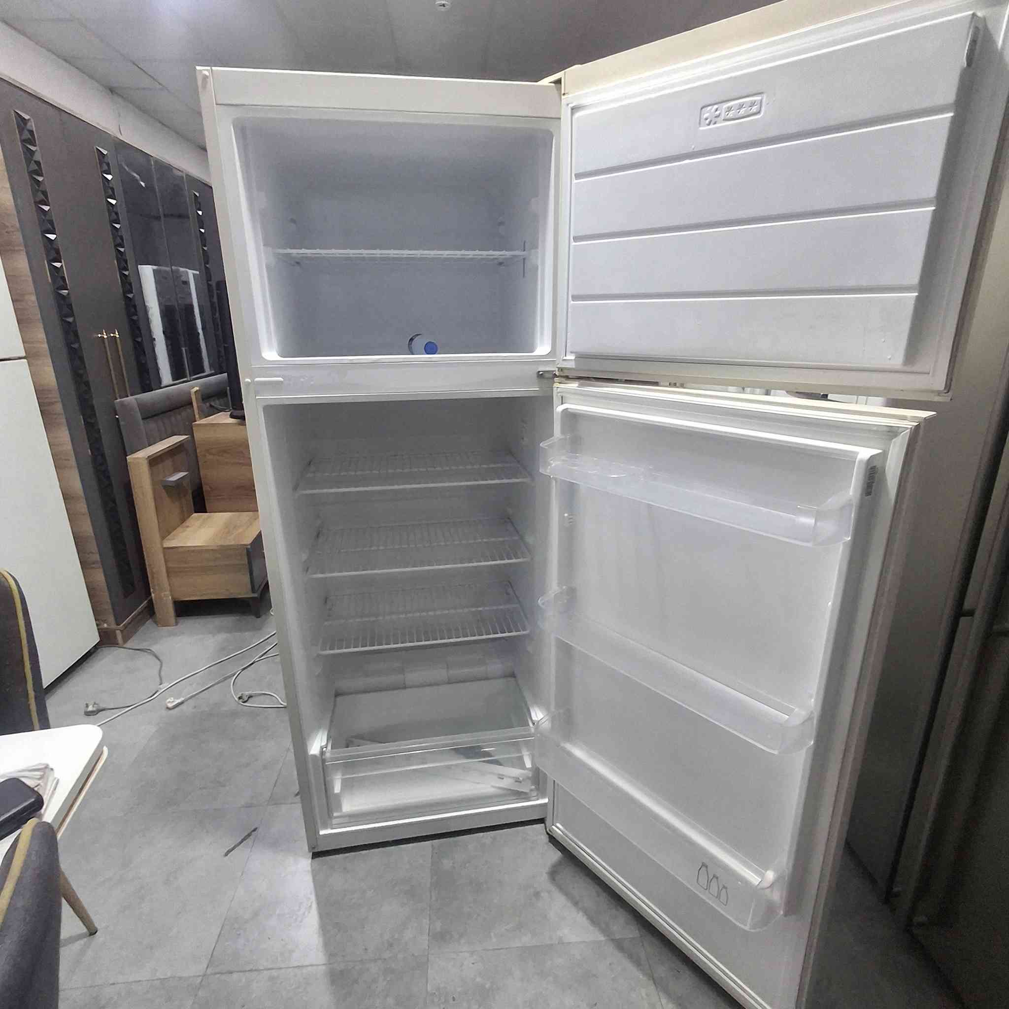 السلام عليكم ثلاجه ٢١قدم فول نظافه واصل للمنزل داخل أربيل مع ضمان اسبوع رقم تواصل وتساب ***********
