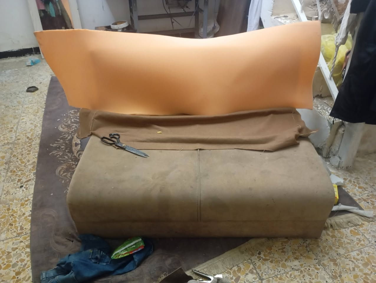 تصليح كافة القنفات المستعملة شغل درجة اولئ كافة القماشات والألوان التركية رئاسة شارع البرتقالة ***********واتساب
