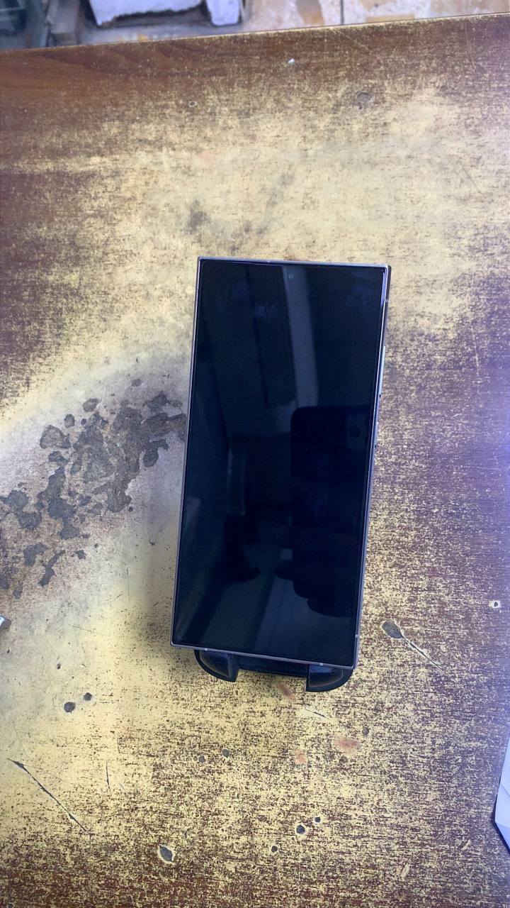 سلام عليكم جهاز S24 Ultra 
ذاكرة 1 تيرا /شرق أوسط دبل شريحه 
الجهاز نظيف بنسبه 95% 
الجهاز رايده ب 1125 وبي مجال 
 للاتصال: ***********
