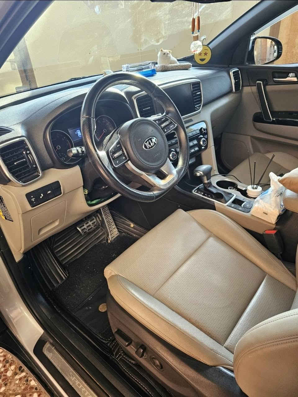 2020 Kia Sportage S Nightfall Edition
وارد امريكي جميع الأيرباكات سليمة
السيارة فول مواصفات
بصمة تشغيل
هاند بريك كهرباء
تحديد مسار
مانع انزلاق
قيادة ذاتية
رادار امامي
رادار جانبي
لايت LED
مراية وسطية اوتودم
مقعد السائق كهربائي
شفتات سترين
ستيرن رياضي D
بانوراما
اوتو هولد
كشنات جلد
شاحن وايرلس
مري كهرباء
قطعتين تبريد
تبريد بيانو
داخل السيارة بيجي مع بيانو بلاك
تدفئه مقاعد
محرك2400
نظام نزول منحدرات
3 انظمة قيادة Normal-Eco-Sport
حادث السيارة فقط جنطة ومرجعه نفسه
السيارة ماشية 37 الف ميل
العنوان:الحلة-شارع ابو خمرة 
السعر:  178$
للأستفسار:***********
