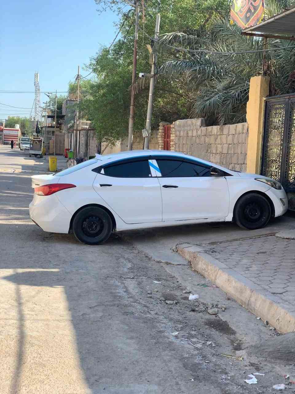 السلام عليكم النتره موديل 12 خليجيه محرك 1600 دوش  سابقاً كفاله عامه ماعده البنيد مفتوح ومصبوغ وحالياً اني صار عندي الحادث الي بيها هسه مثل ما موضح بالمنشور صور حادثها مبينات وواضحات كدامك سياره خليجيه موديل 12 محرك كير حداديه تبريد تدفئى خير من الله باتري جديد راديتر جديد لايت زينون ناصي عالي 
سعر السياره 95 مكان السياره في البصره رقم تلفون *********** واذا عندك مراوس اراوس
