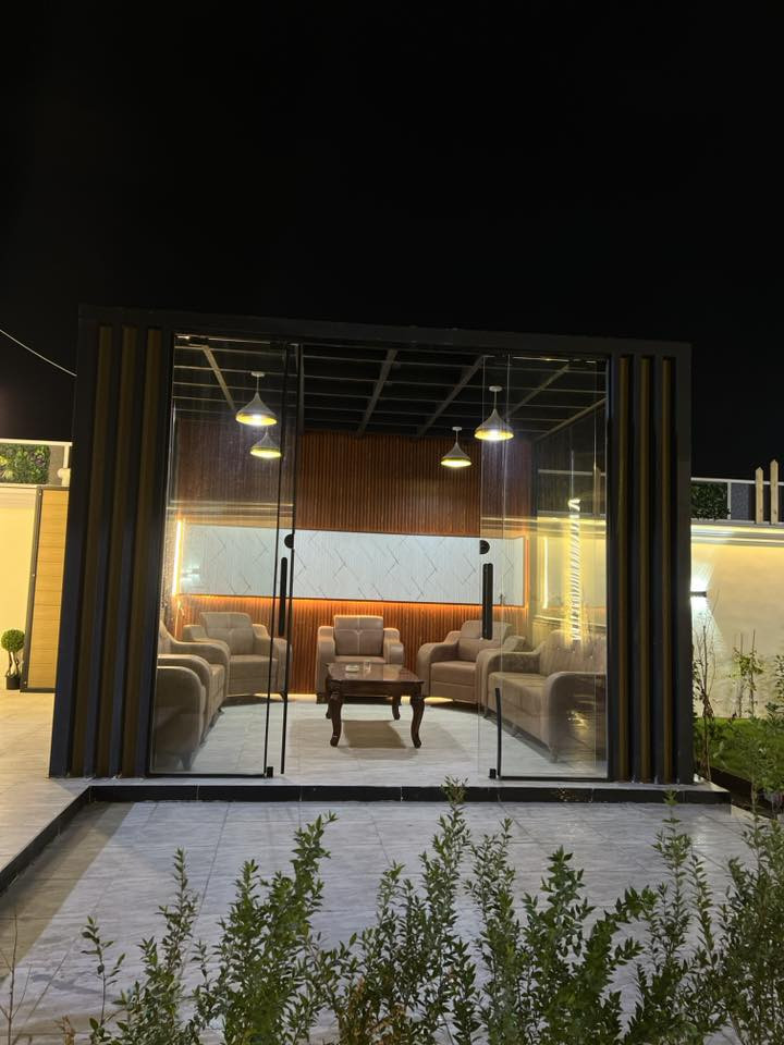 سلام عليكم مزرعه للبيع ركن
500متر واجهيه 12ونص متر ونزال 40 متر 
بناء طابق واحد 
يحتوي المزرعه .ع(2غرف نوم _صاله كبيره _صحيات عدد3 _مطبخ _مسبح كبير _جلسه خارجيه _مكان للشوي كامل من كل شي 
المزرعه شغلها درجه أولى مع الخدمات 
🛑ملاحضه المزرعه جاهزه للسكن 🔑 
🛑ملاحضه المزرعه ما مسكونه ولا ماجره  
⬅️نوع العقار طابو زراعي سند 25 إقرار محكمه 
⬅️العنوان #بغداد -الدوره -البوعيثه -شارع الزهور 
🛑الاستفسار خاص أو الاتصال ع الرقم 
☎️***********
