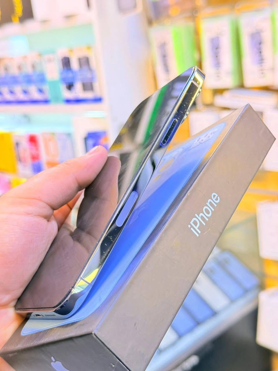 13 برو ماكس سعره 325
ممفتوح وتر مكفول بطاريه 87
 يوجد توصيل تواصل وتساب فقط ***********

مكاني كركوك شارع الجمههوريه مركز علي الدليمي
