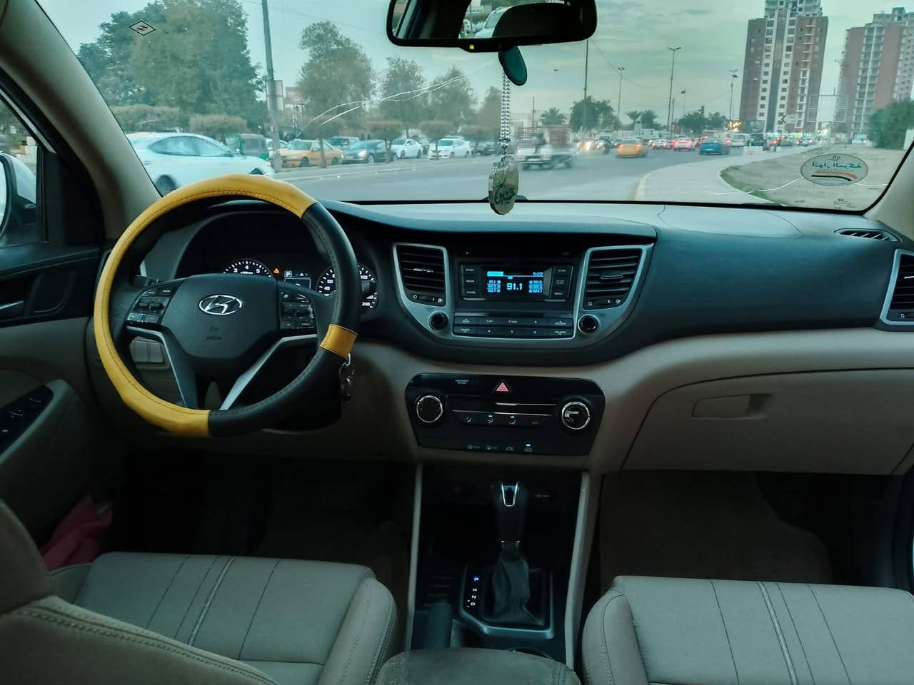 السلام عليكم
عندي توسان 16شكل ال18خليجي رقم بغداد مكفوله من الصبغ والتبديل 
مكينه دوش 2000 
فول مواصفات 
بنوراما 
كرسي كهرباء 
مري شفط 
اشاير بالمري 
كاميرا 
تبريد قطعتين 
داخل بيجي واسود 
السياره جديده 
مكاني بغداد 
السعر 168
الاتصال ع الرقم 
***********
وااتساب ***********
