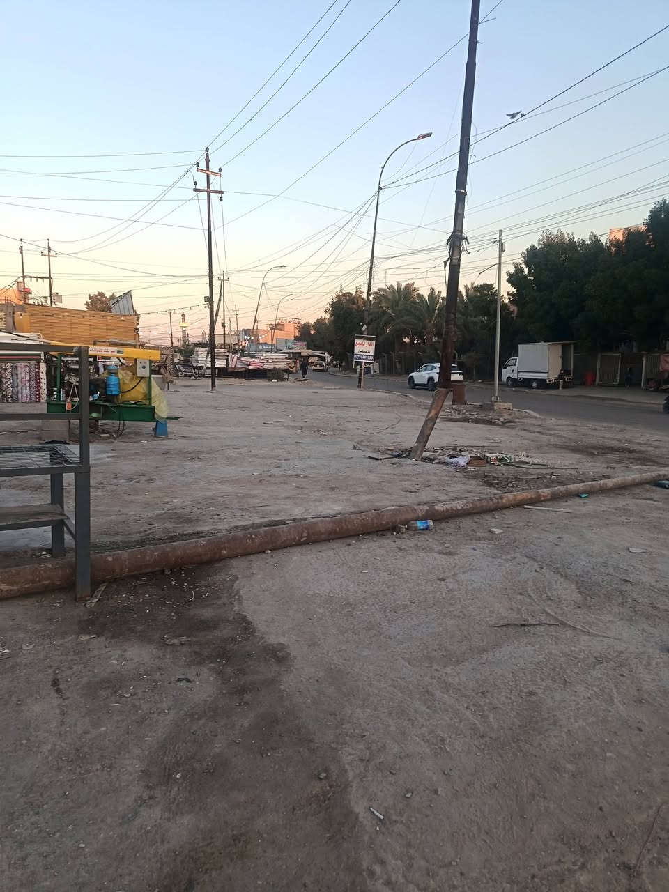 محل للأيجار المكان بلديات شارع المرور قرب سوق الميت اي ستفتار اتصل ***********

