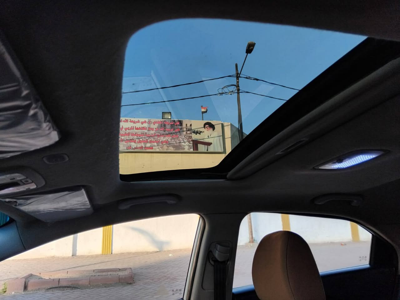 السلام عليكم للبيع كيا ريو خليجي اجباك موديل 13 السياره جديده خير من الله محرك 1600 قطرتين كير تبريد تدفئة صدر امامي وخلفي جديد تخم تاير ويل كب اكروم داخلها مشمشي غرفتها جديده رقم أربيل أنكليزي تحويل ثاني يوم السياره جاهزه نضيفه جدآ احله من الصور للإستفسار *********** مكان بغداد الرصافه
