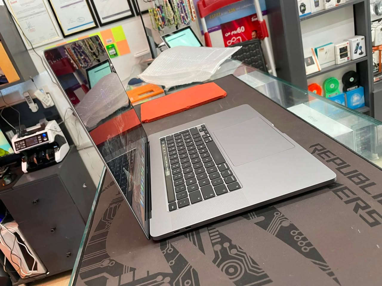 MacBook Pro 💻 16-inch 2019
Intel i7
16 GB
UHD Graphics 630 
512 GB

550$ 

iCloud bypass 

*********** 📱
