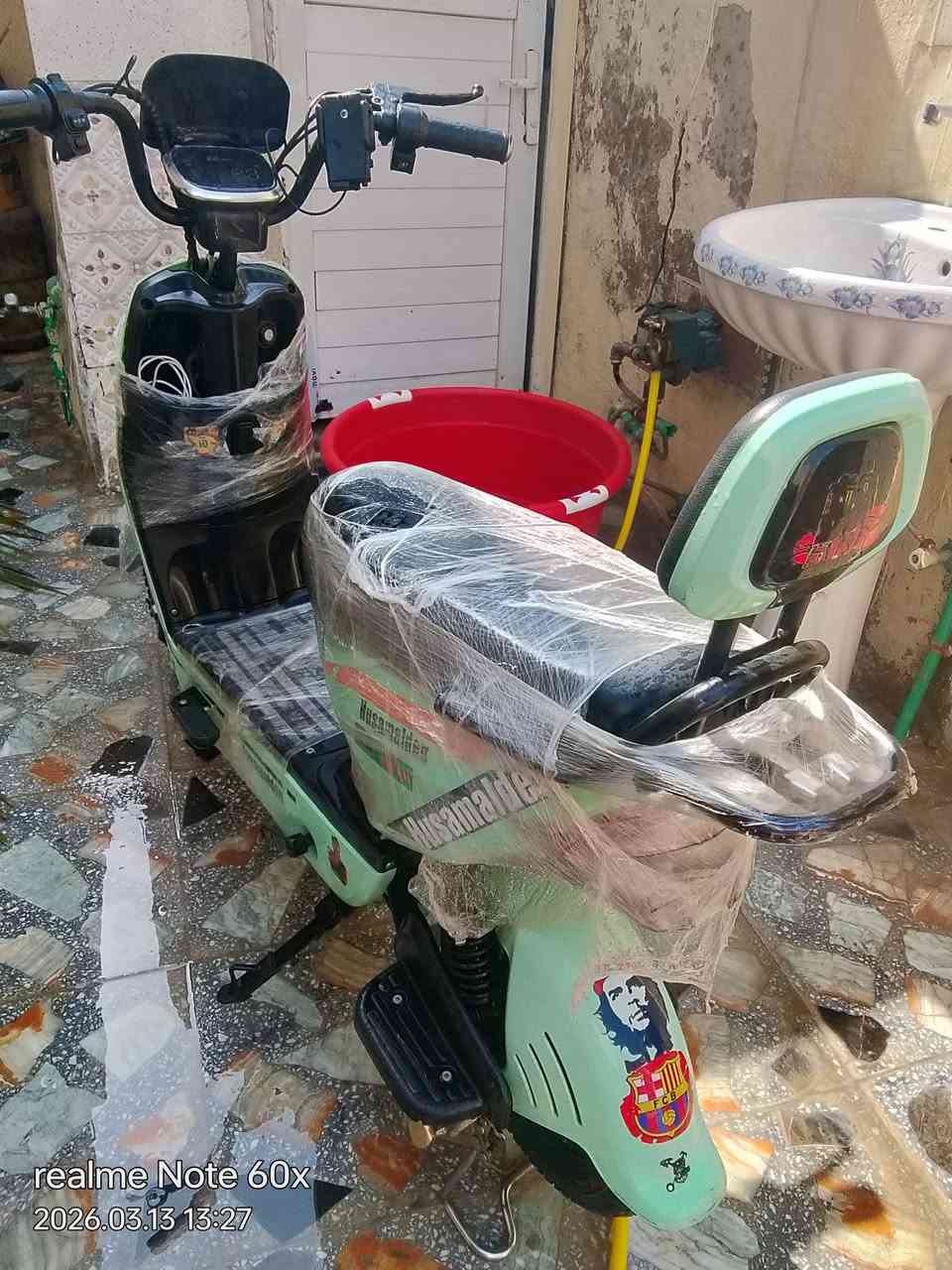 سلام عليكم
دراجة شحن اللبيع 
حجم 14 
بطاريات 4 
3سرع 
سرعة 63 
شارة يمين ويسار 
هورن 
قاعدة مبايل 
منفذ شحن تايبسي 
شاحنة وياهة و مرايات 
بغداد مدينة الصدر 
موجود فيس او واتساب 
***********
سعر 350 بيه مجال بسيط
