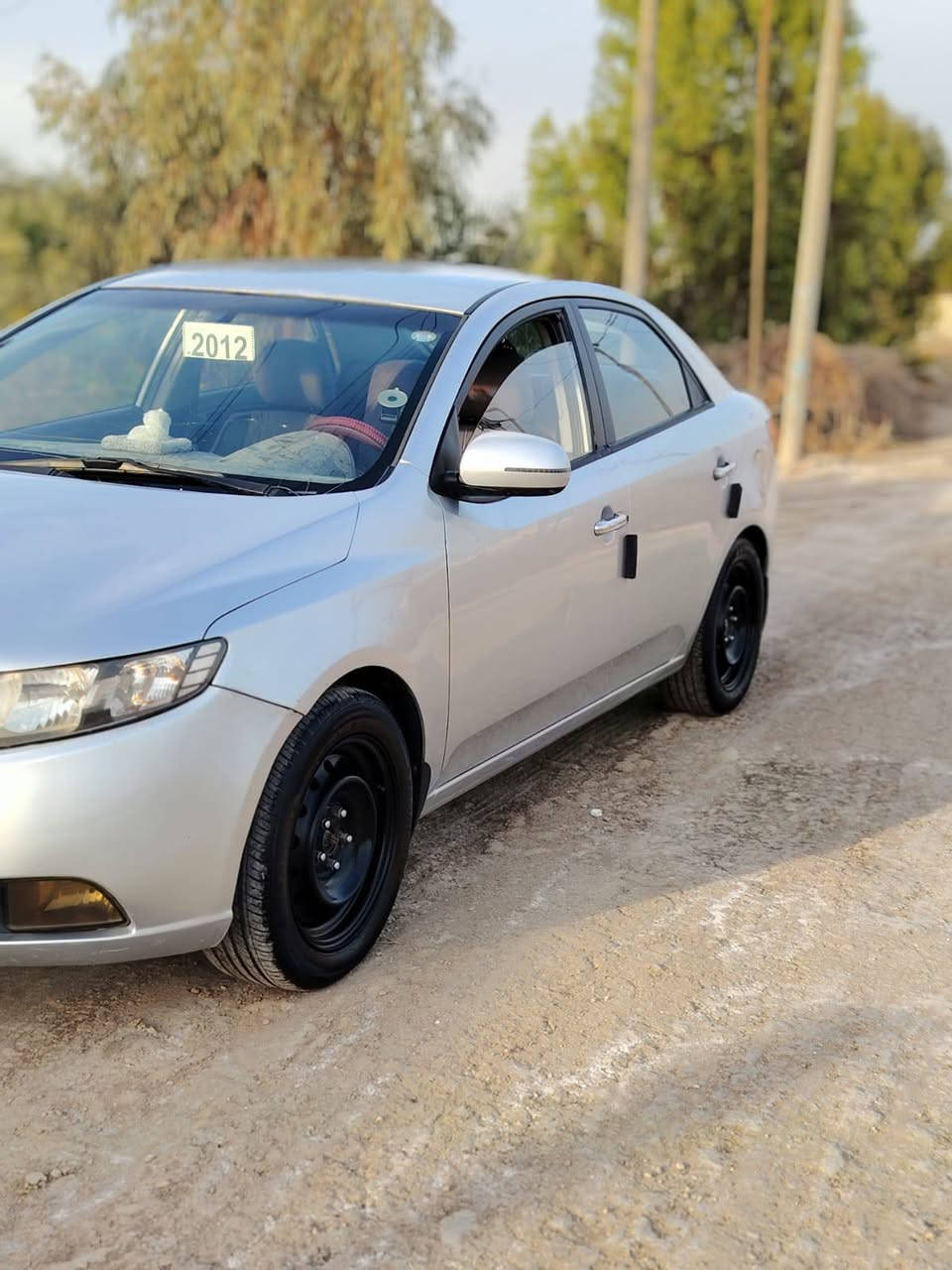 السلام عليكم سيارتو موديل 2012كفاله عامه فقط بوارد بسيطه  رقم بغداد الجديد سياره بأسمي تحويل ثاني يوم السياره جاهزه مناقصهه شي كير مكينه مكفولات تبريد شغال السياره خير من الله تخم تاير جديد العنوان بغداد قرب جسر المثنى السعر 107وبي مجال بسيط للشراي 
هـ:***********
