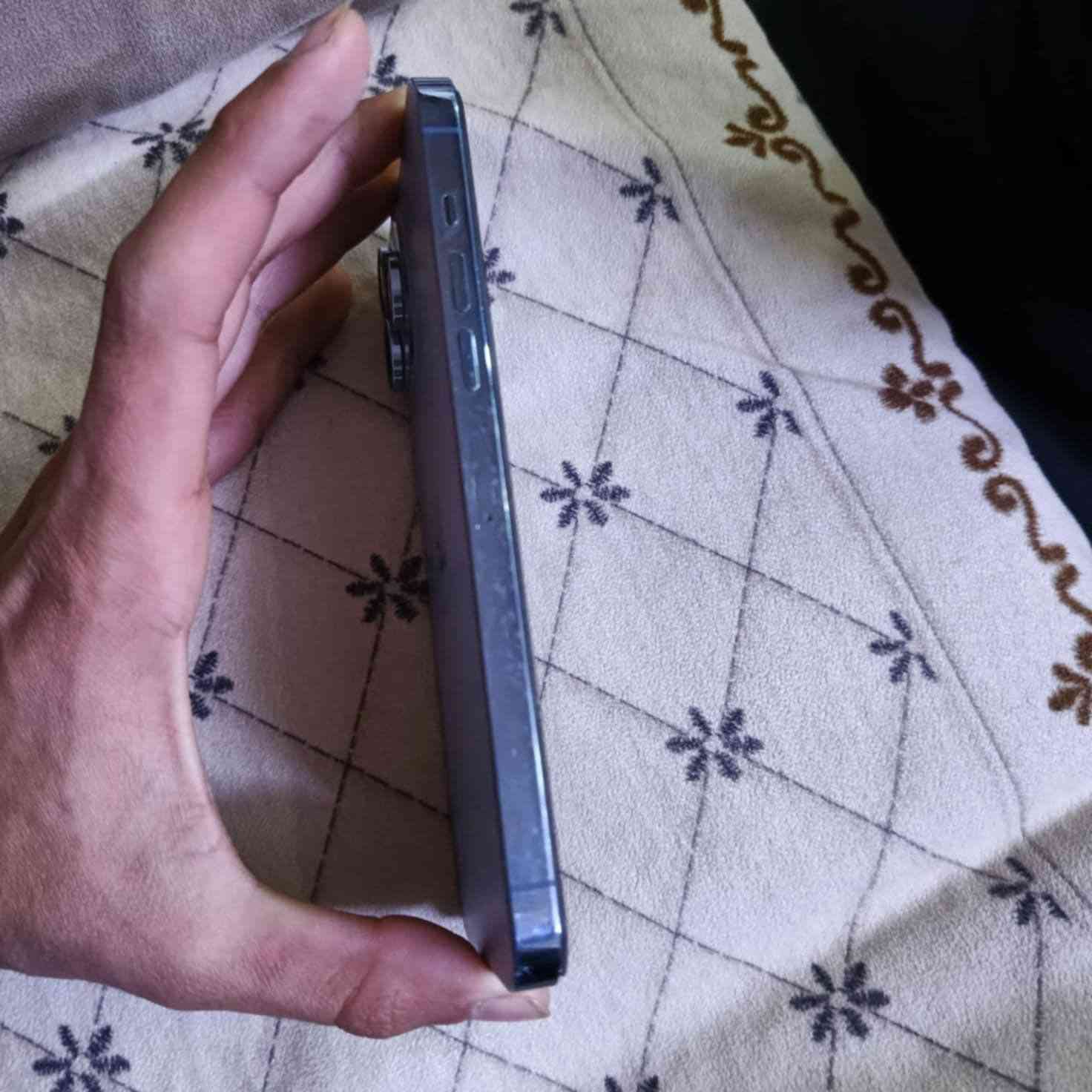 السلام عليكم آيفون 13برو ماكس أمريكي مبدل شاشه الكامره مكسوره والظهر  بطاريته 85 ملحقاته كامله كارتونه معه كيبل شحن سعره 425وبي مجال مكاني كربلاء رقم الهاتف ***********
