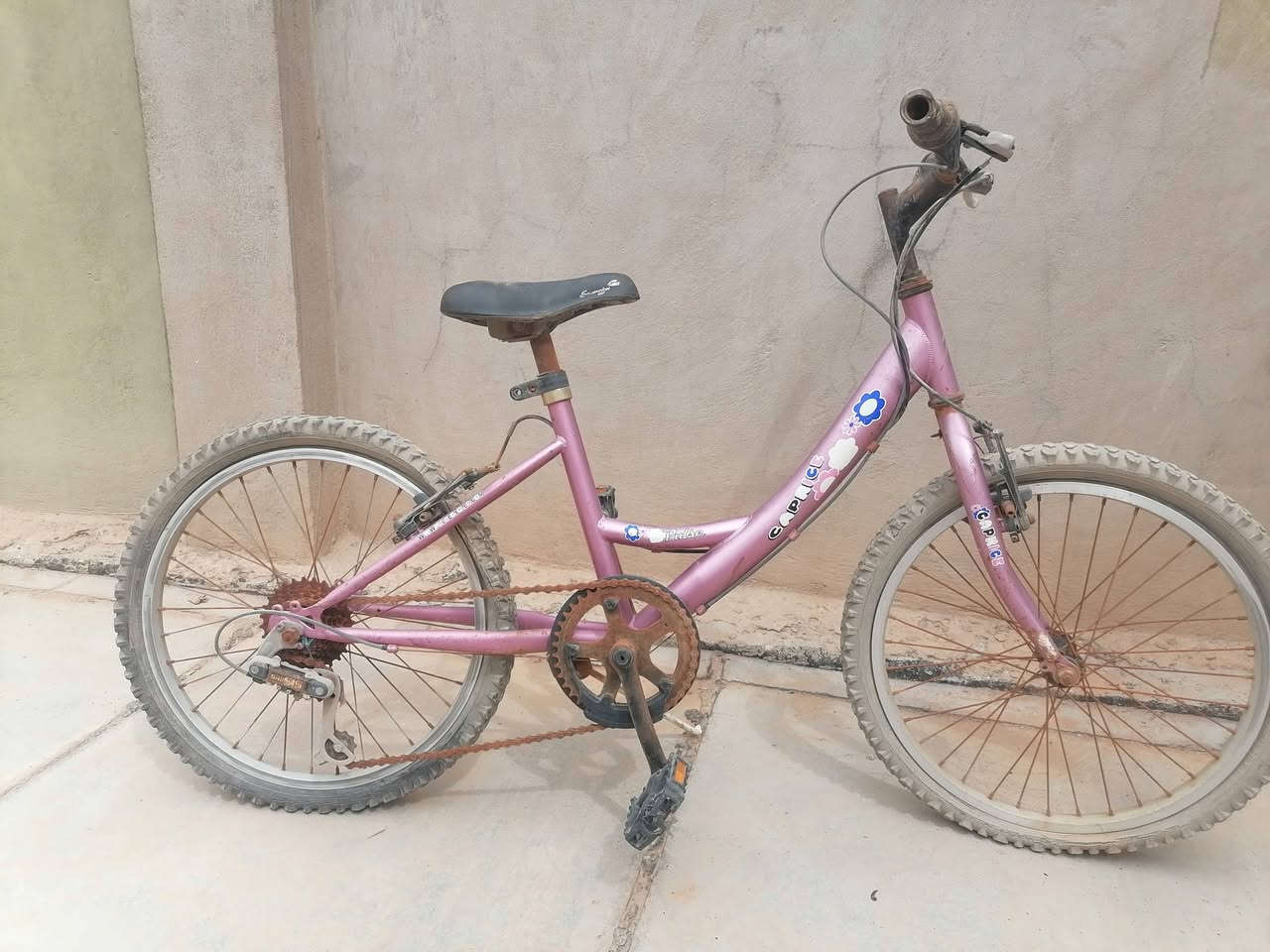 (50 الف) بايسكل حجم عمر 9-12 سنة
بريك واحد شغال
الزنجيل يشكل موزين
والتايرات قديمات


**إذا كنت صاحب هذا الإعلان وتريد حذفه لأي سبب، رجاءا أرسل رسالة إلى الدعم الفني**