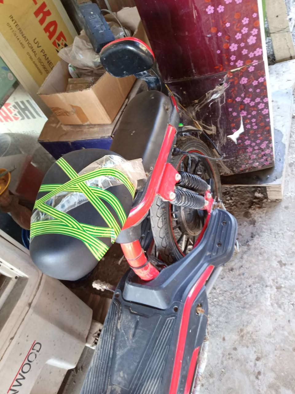 سلام عليكم درجة شحن للبيع نضيفه اربع بطاريات شحنهه ممتاز *********** ////
