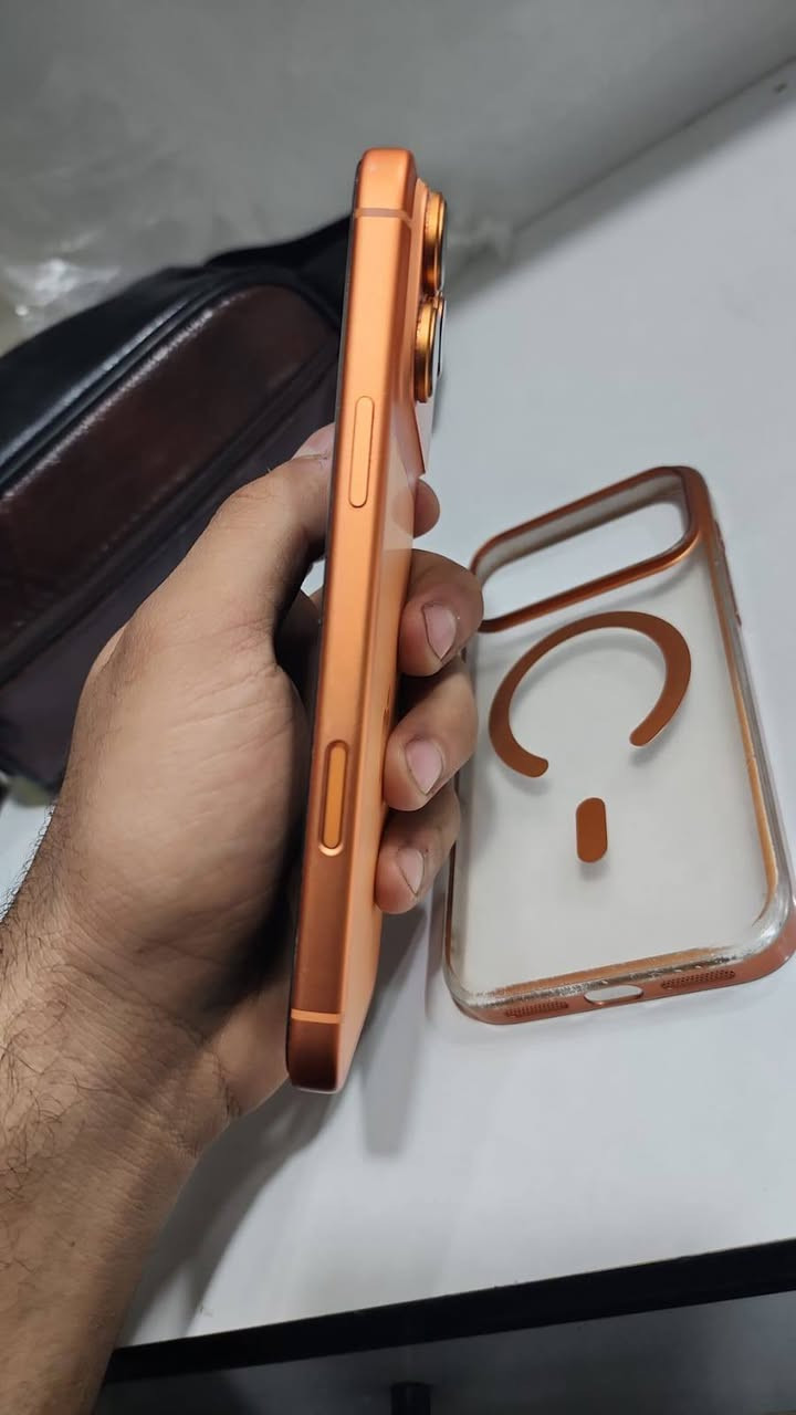 السلام عليكم ايفون 17pro max للبيع  esem بعده بلضمان بطاريه 100 ذاكره 256 كارتونه وكيبل الشحن ما مستخدم مشحون 44 مره مكان بغداد ***********
