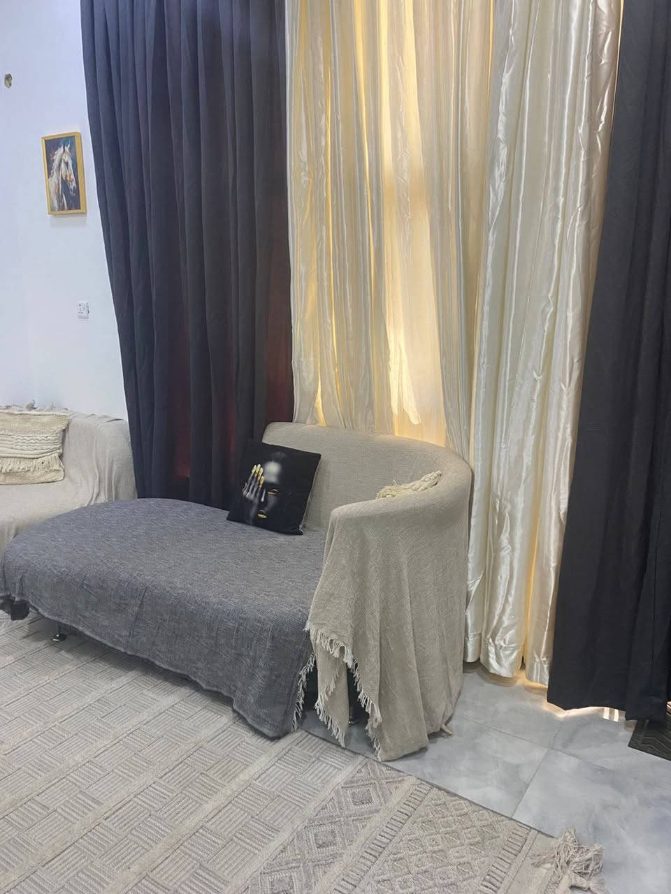 سلام عليكم دار للبيع دوره البوعيثه
دار 50متر طابقين يحتوي على ستقببال وصحيات ومطبخ 
طابق الثاني غرفتين نوم  تفاصيل داخل الفديو 
ستفسار أكثر اتصل على رقم سند 25 زراعي 
سعر 73وبي مجال  ‏‪***********‬‏
