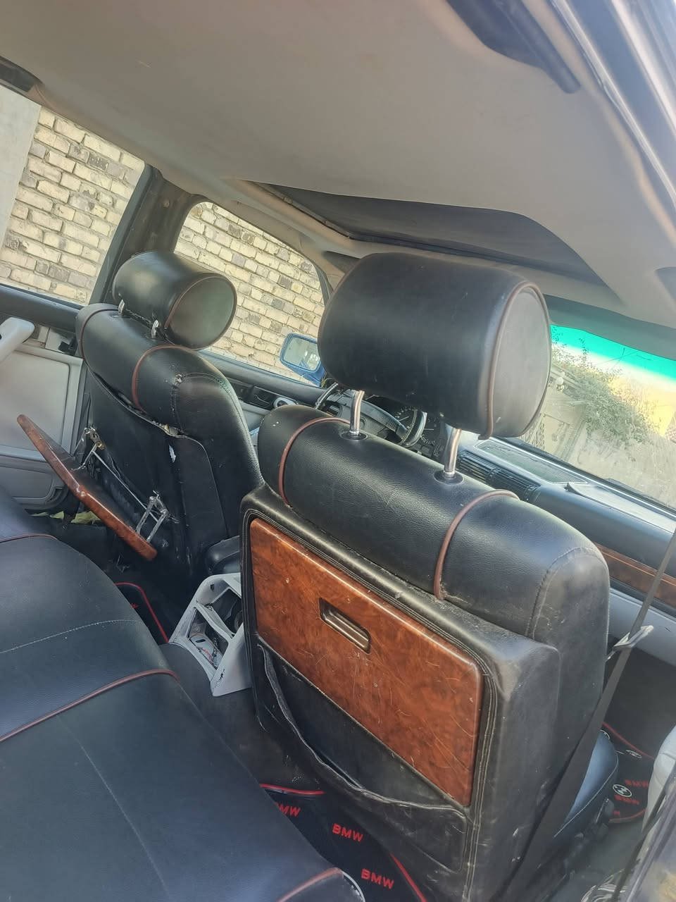 السلام عليكم 740 اصل
رقم بغداد بسمي  سياره كفاله مكينه كير صدر تخم تاير تبريد كلشي 
موديل1992 
سياره ترايك بصره ٢٥٠ امشي سياره واكفه 
غرفه صاج ملكي  سياره عوده شي بسيط  وسياره مثل بصوره ***********  
سعر٦٥$وبيه مجال بسيط
