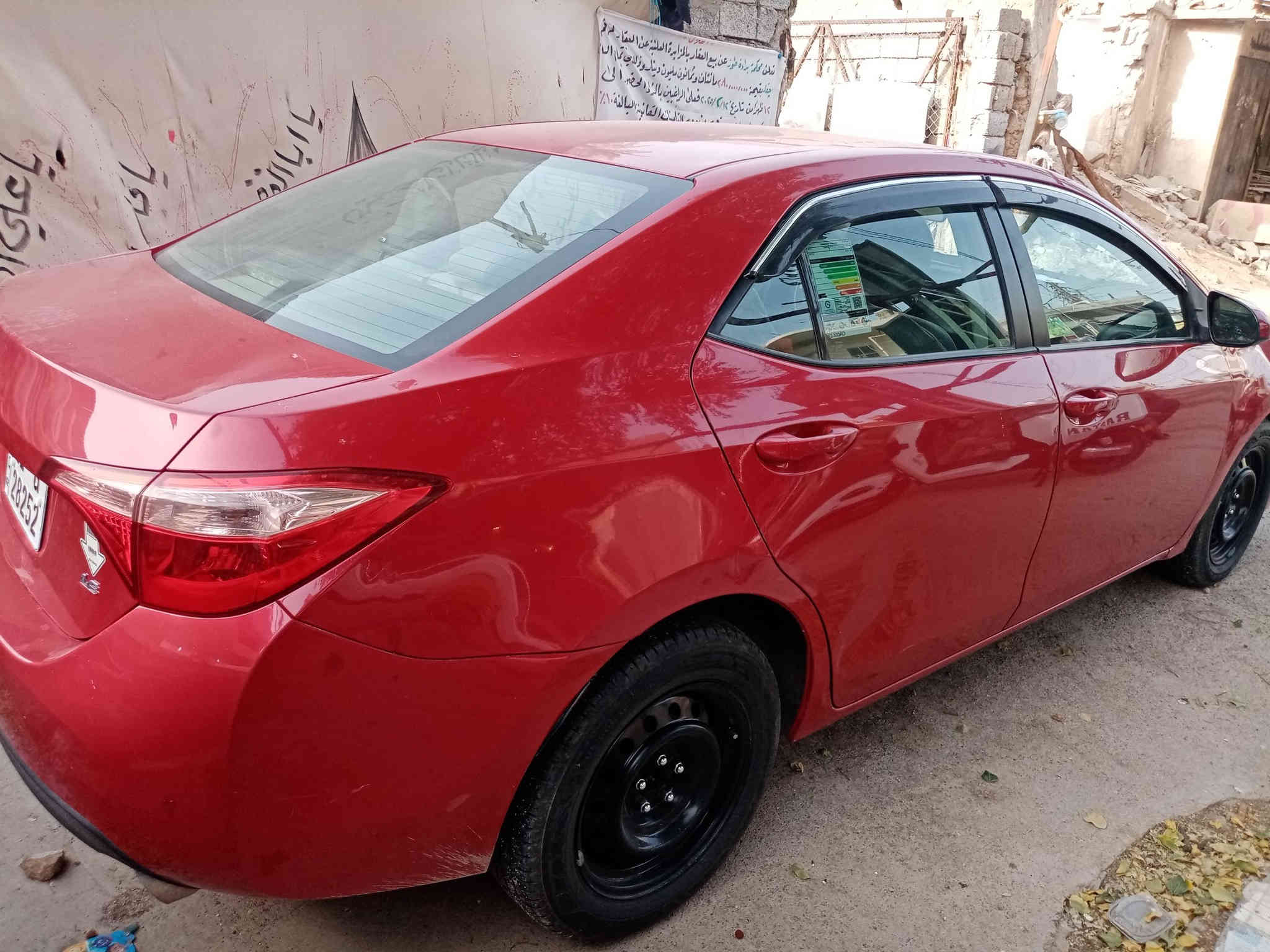 السلام عليكم تويوتا كورولا للبيع موديل 2017 والثانويه لغايه 28 والسعر 135 وبيها مجال مكان السياره طوزخورماتو هذا رقم الموبايل ***********
